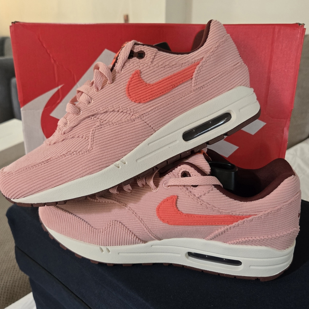 Mens Nike Pink Corduroy Air Max 1 Sneakers Size 9 New W Box